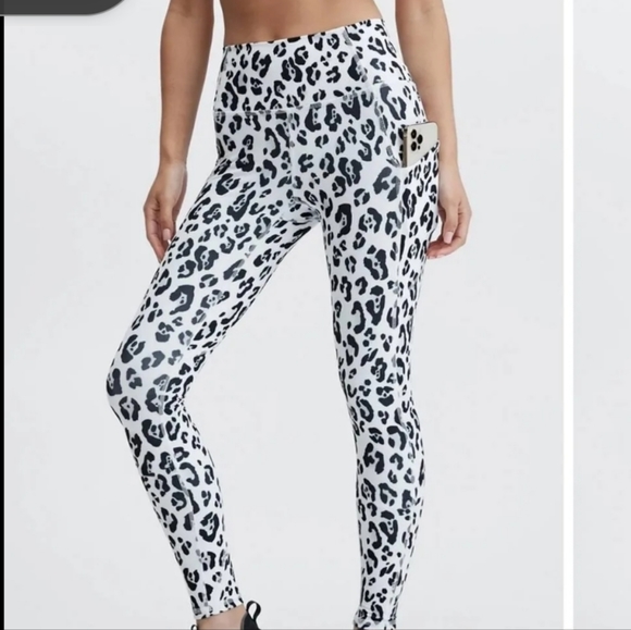 Fabletics, XXL short, oasis pureluxe leopard legging - Picture 3 of 10